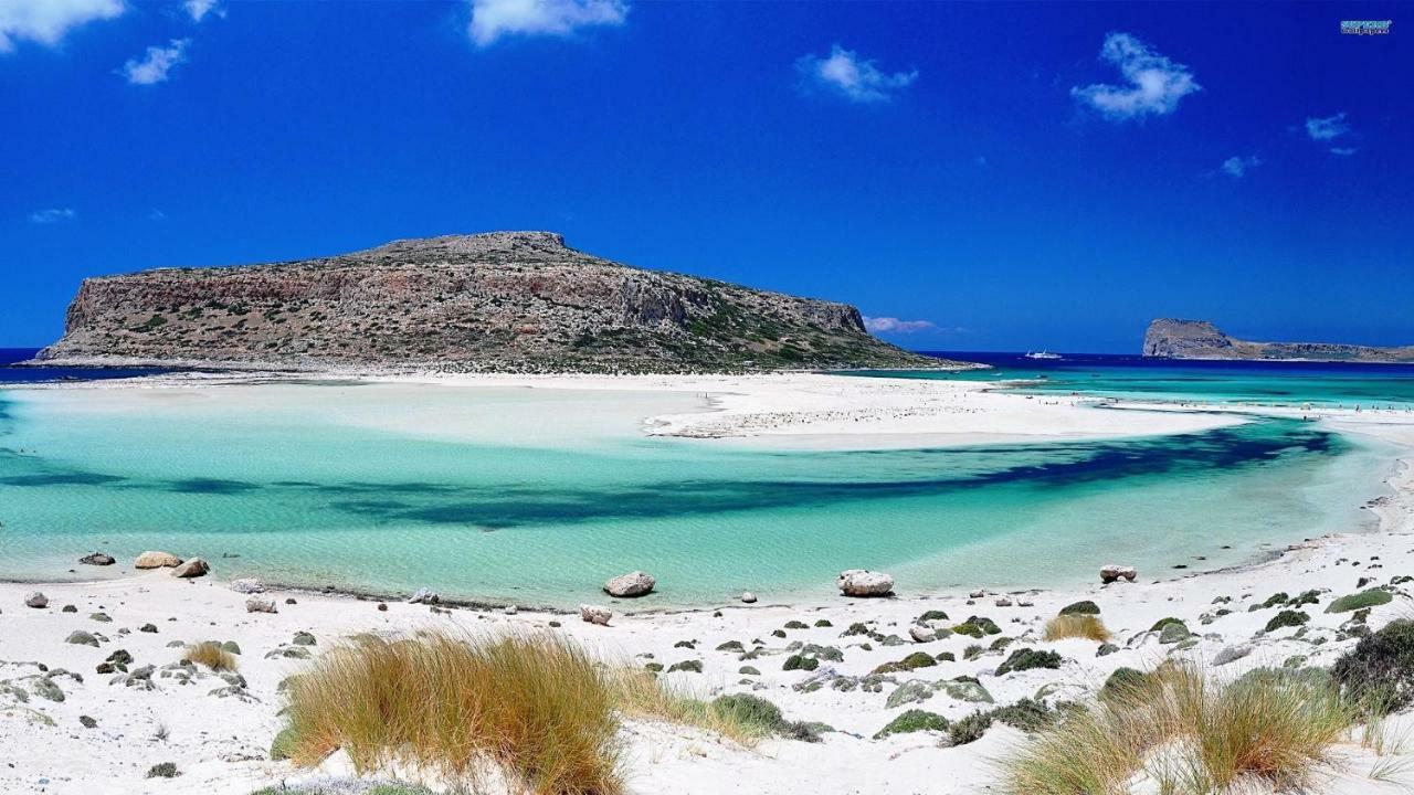 You And Me -750M From The Sea Kissamos Bagian luar foto